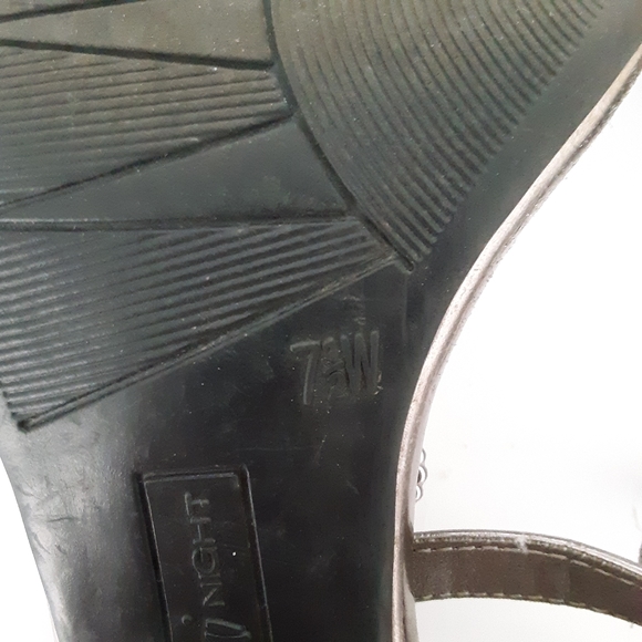 Heels - Picture 5 of 6